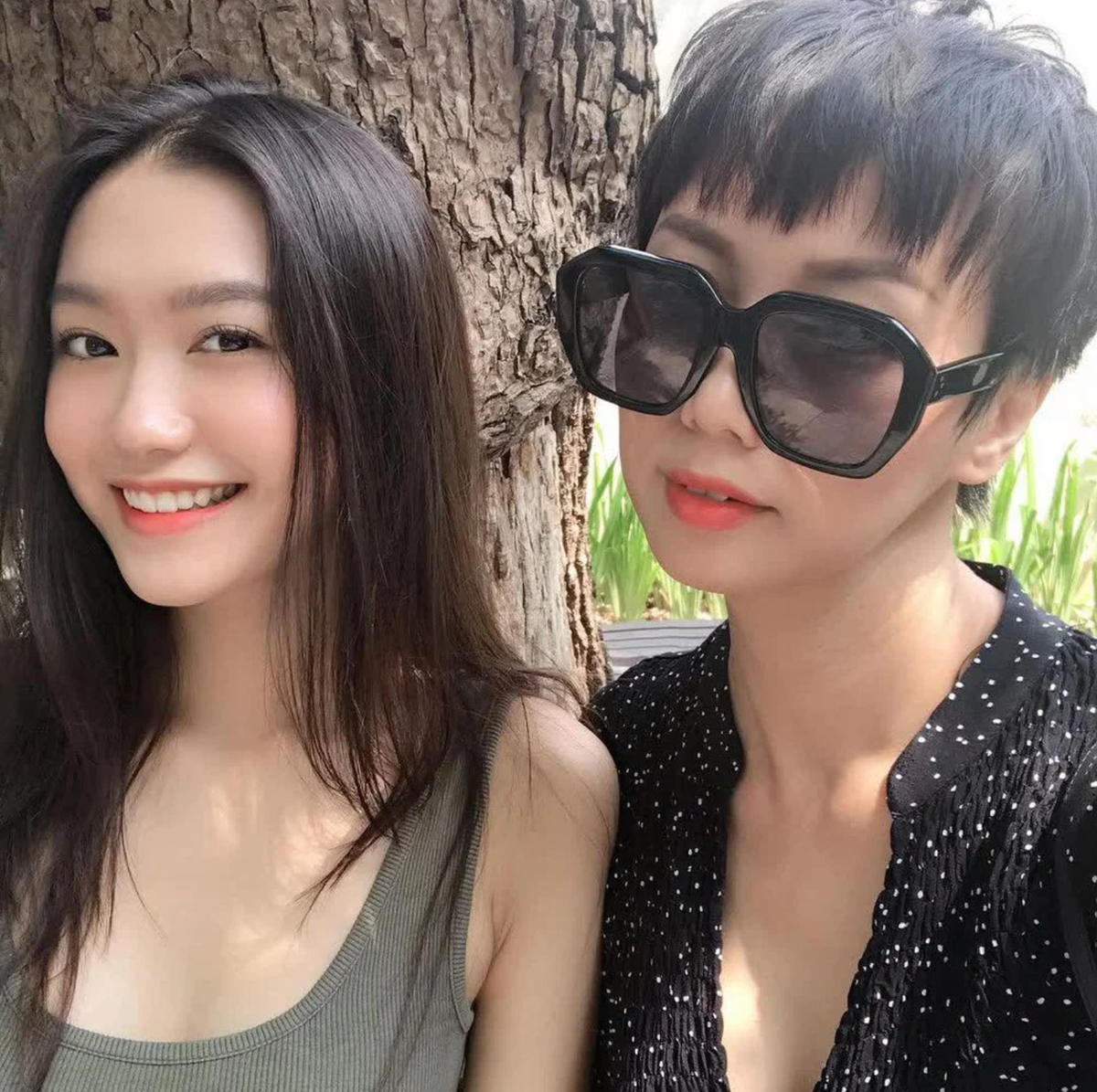 Hải My thường xuyên chụp ảnh chung với mẹ và nhận được những lời nhận xét khen cả hai giống hai chị em hơn là mẹ con.