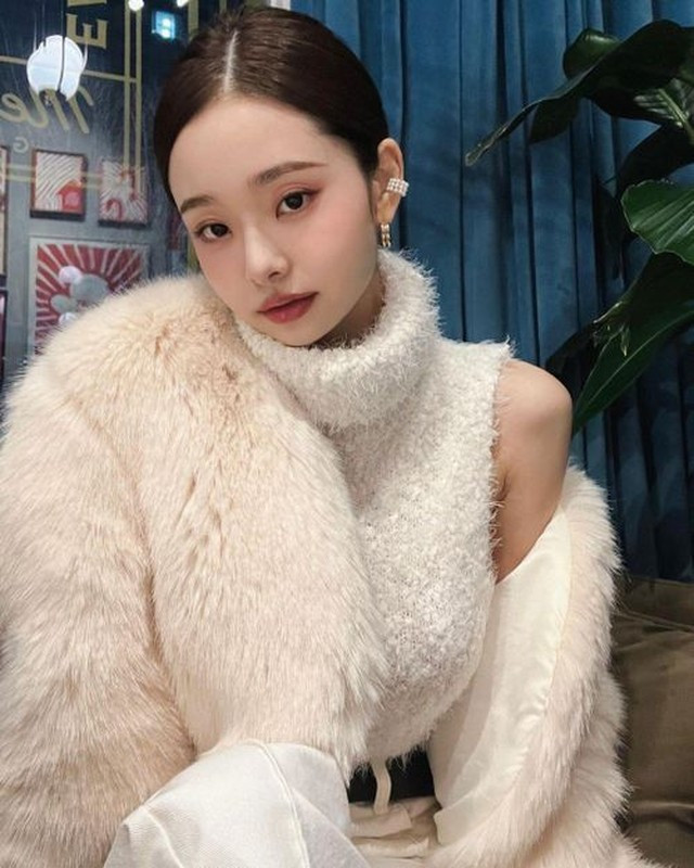 Tài khoản mới của Song Ji A hiện thu hút 254.000 lượt theo dõi, nội dung vẫn xoay quanh thời trang, làm đẹp, trang điểm, phong cách sống…