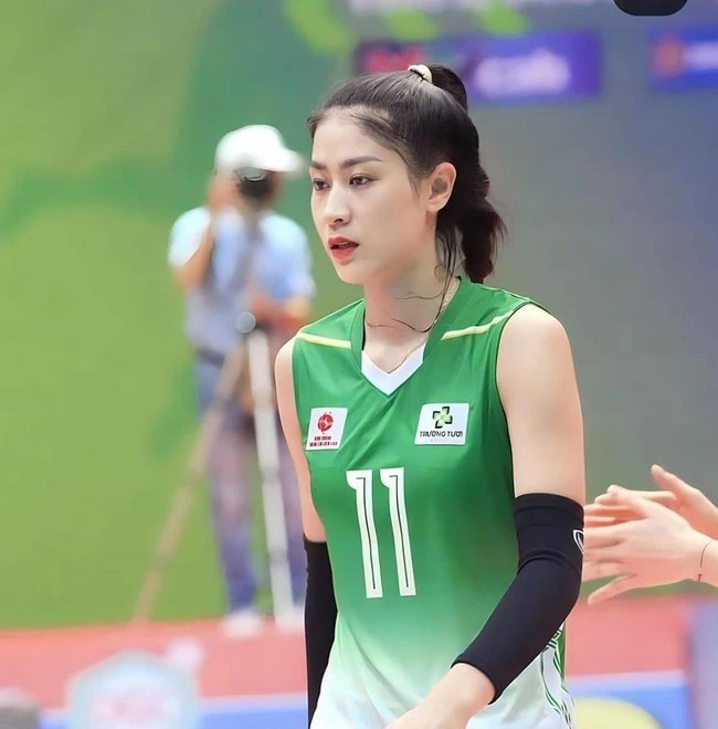 Hầu hết người hâm mộ đều bày tỏ sự hài lòng với kết quả này. Họ đánh giá cao tài - sắc của hoa khôi bóng chuyền 22 tuổi.