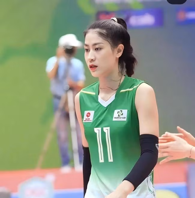 Hầu hết người hâm mộ đều bày tỏ sự hài lòng với kết quả này. Họ đánh giá cao tài - sắc của hoa khôi bóng chuyền 22 tuổi.