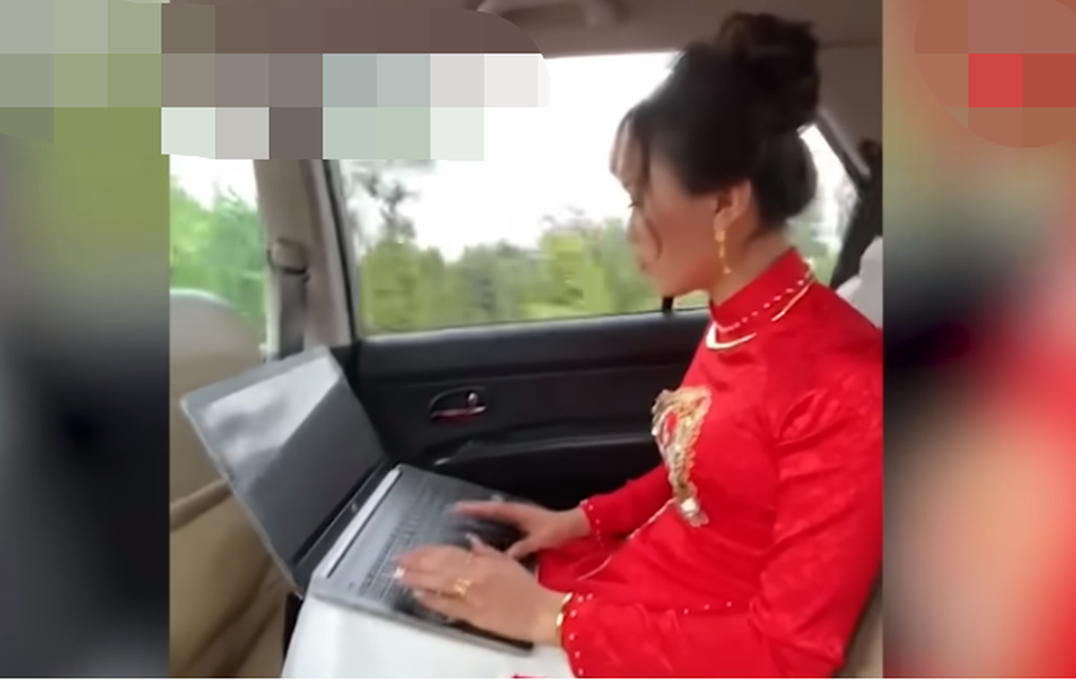 Chưa hết, chủ nhân clip còn đăng tải dòng trạng thái: "Cuối năm phải tăng lương thôi. Về nhà chồng còn tranh thủ tùng phút chạy Deadline".