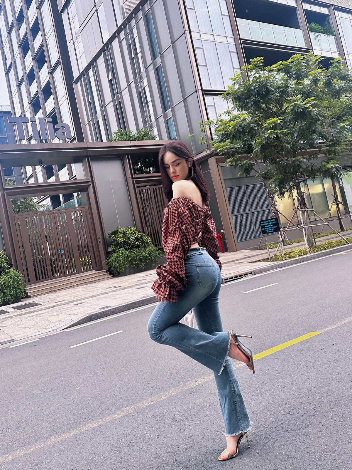 Qua một vài khoảnh khắc trên MXH, Trần Đức Bo hoàn toàn lột xác về mặt nhan sắc sau khi "trùng tu" ở nước bạn.