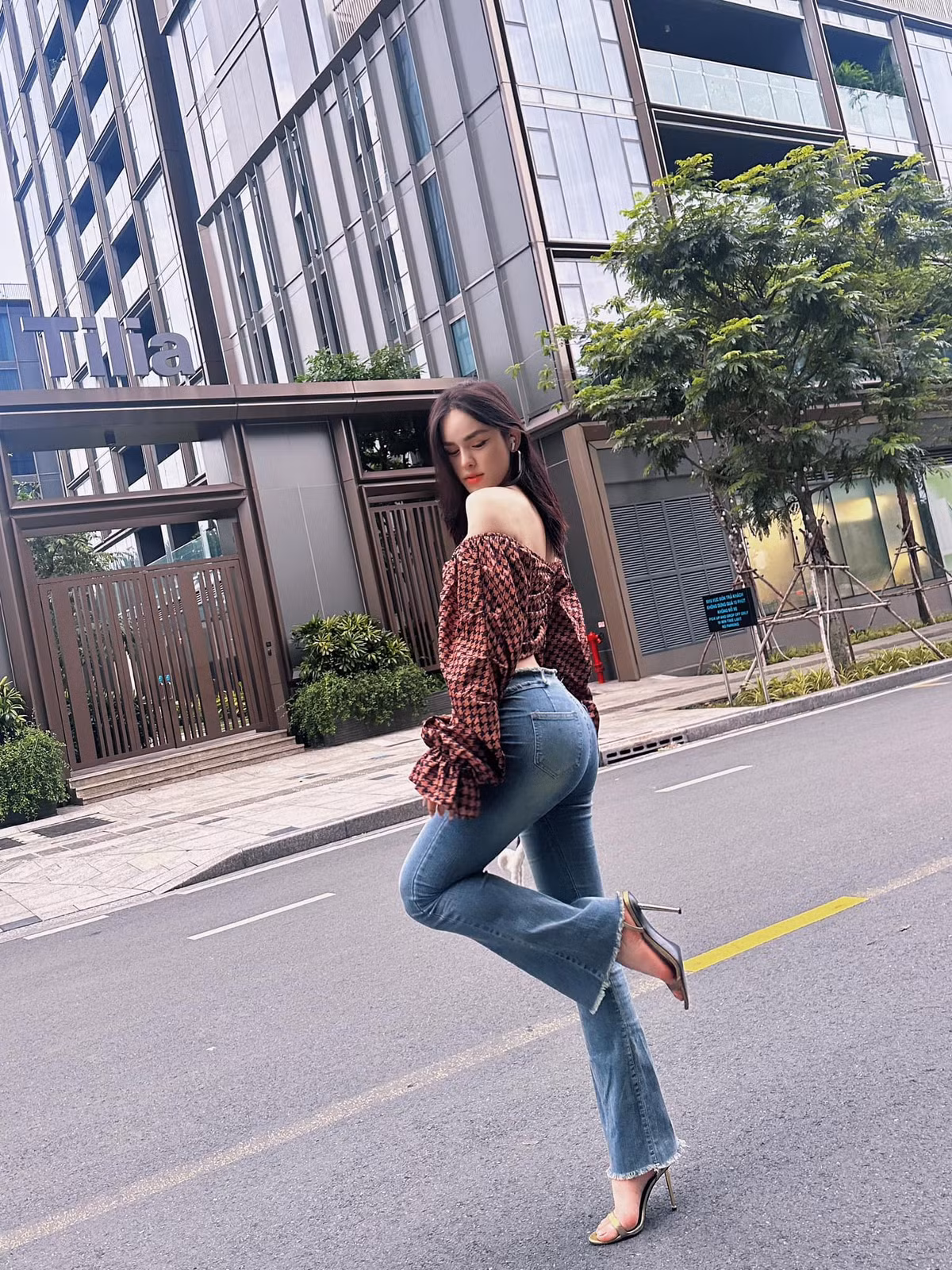 Qua một vài khoảnh khắc trên MXH, Trần Đức Bo hoàn toàn lột xác về mặt nhan sắc sau khi "trùng tu" ở nước bạn.