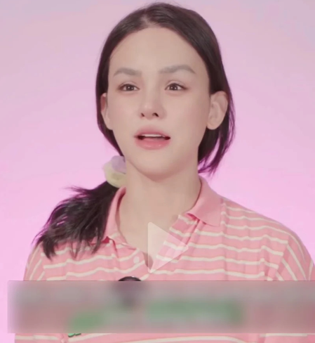 Được biết gia đình Trần Đức Bo không ủng hộ quyết định chuyển giới của cô, sợ con sang đó lỡ có gì nguy hiểm. Đứng trước quyết định cứng rắn của con, ba mẹ anh chàng cũng đã chiều lòng.