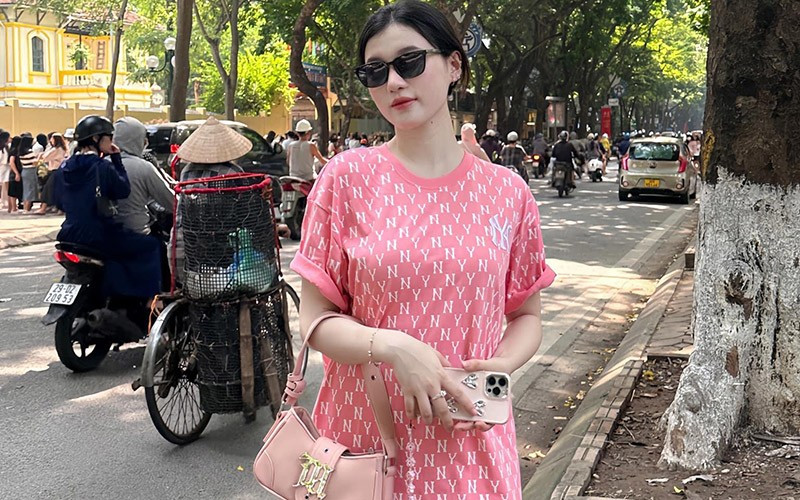 Lăng Thuỳ Linh vừa tròn 19 tuổi nhưng đã có một ngoại hình xinh đẹp, toả sáng ánh hào quang dù không tham gia hoạt động showbiz.