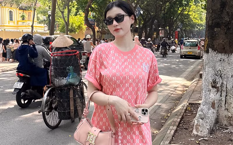 Lăng Thuỳ Linh vừa tròn 19 tuổi nhưng đã có một ngoại hình xinh đẹp, toả sáng ánh hào quang dù không tham gia hoạt động showbiz.