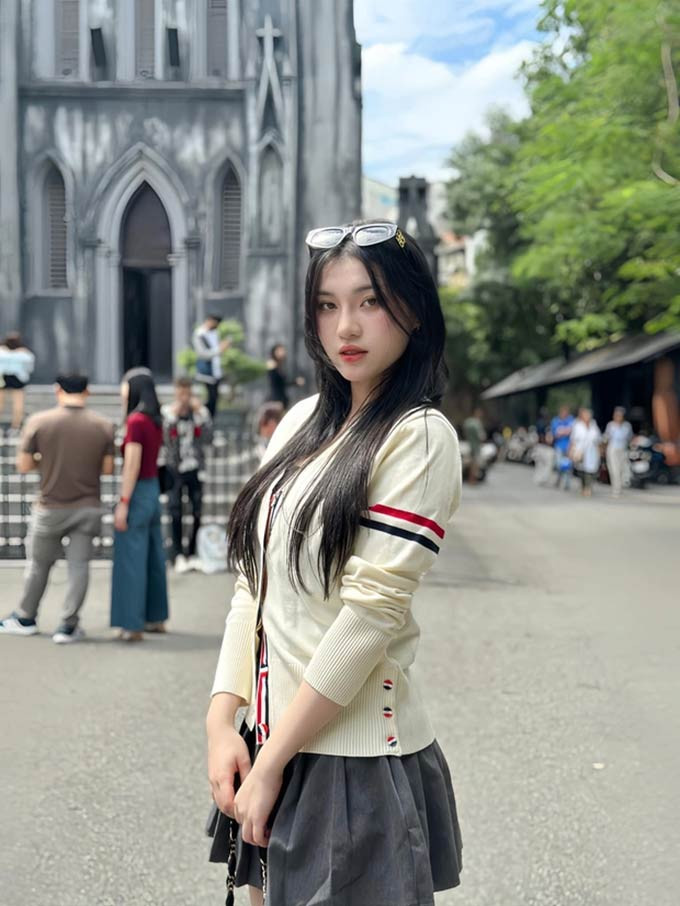 Trên Facebook cá nhân, Thuỳ Linh thường xuyên cập nhật những hình ảnh xinh đẹp.