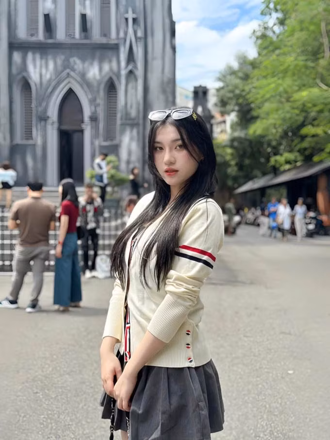 Trên Facebook cá nhân, Thuỳ Linh thường xuyên cập nhật những hình ảnh xinh đẹp.