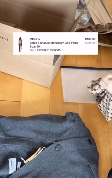 Món đồ đầu tiên được Chao khoe là chiếc cardigan hiệu Thom Browne khoảng 24,5 triệu đồng. Món đồ thứ 2 Chao mua được chính là đồ bơi 1 mảnh của thương hiệu MISBHV sale còn 134 USD (~3,3 triệu).