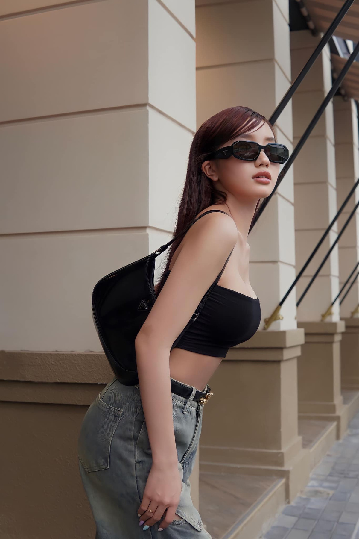 Từ khi quen rồi sau này kết hôn với Bụt, Khánh Huyền ngày càng điệu đà và đằm thắm thấy rõ.