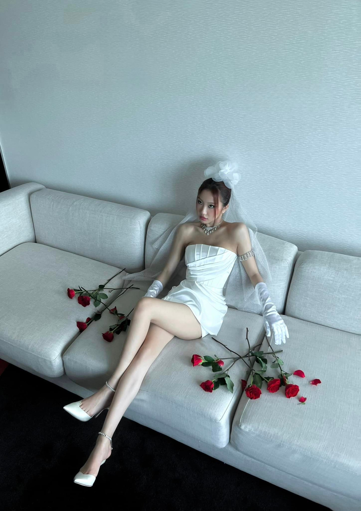 Mới đây, nữ TikToker hoá thân thành cô dâu cá tính, táo bạo, những khoảnh khắc này của cô lập tức gây chú ý.