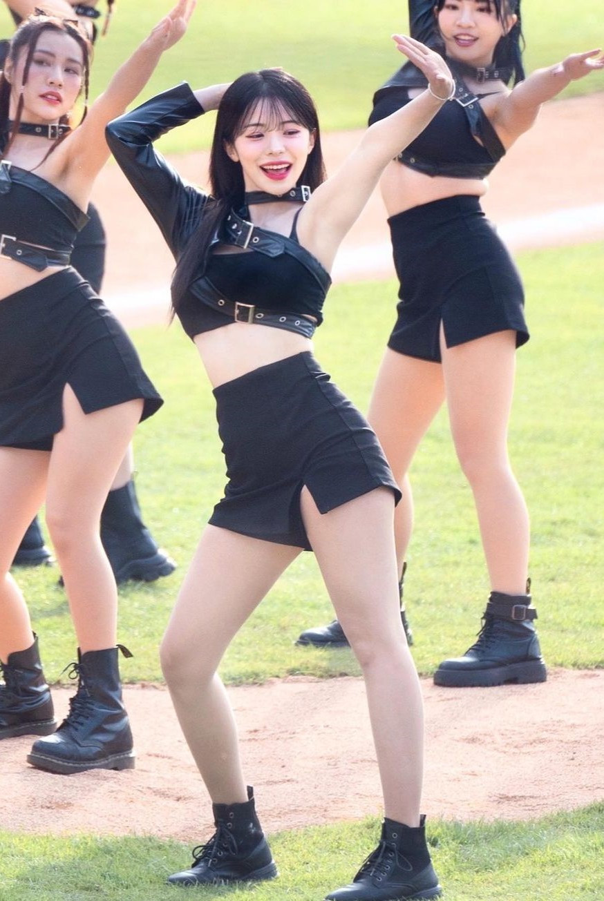 Hiện tại, người đẹp đang sở hữu 1,1 triệu lượt theo dõi trên nền tảng mạng xã hội Instagram.