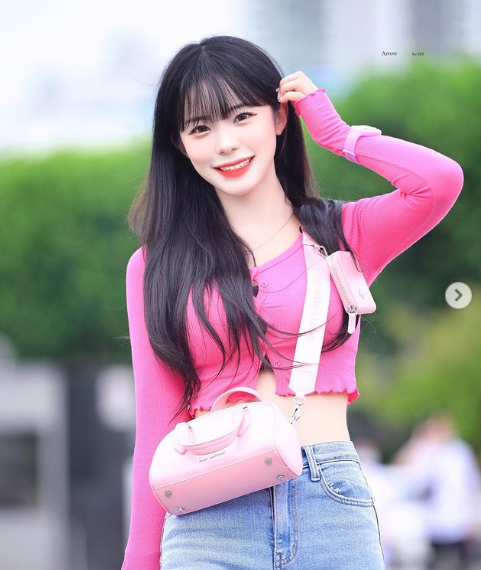 Gương mặt xinh đẹp và những đường cong cơ thể hoàn hảo của cô nhận được vô số lời khen ngợi từ cộng đồng mạng.