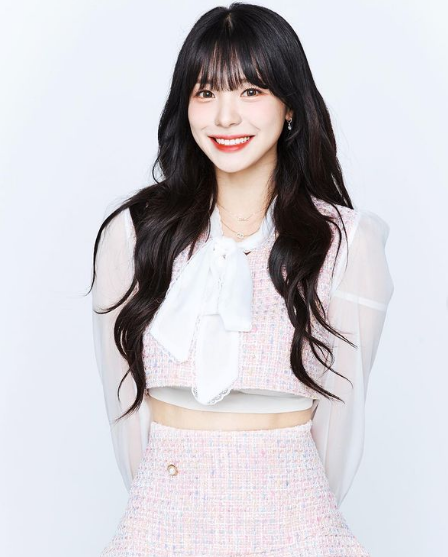 Luôn xuất hiện với nụ cười rạng rỡ và vũ đạo cuồng nhiệt, cô để lại ấn tượng với hình ảnh trẻ trung, tràn đầy năng lượng.