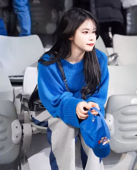 Trong nhiều năm qua, cô gái sinh năm 1999 vẫn luôn được mệnh danh là hoạt náo viên xinh đẹp nhất Hàn Quốc.