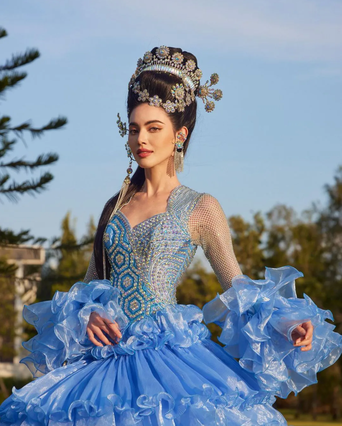 Người đẹp lai Bỉ này không chỉ sở hữu siêu xe, hàng hiệu mà còn sở hữu khối bất động sản trị giá hơn 100 tỷ đồng.