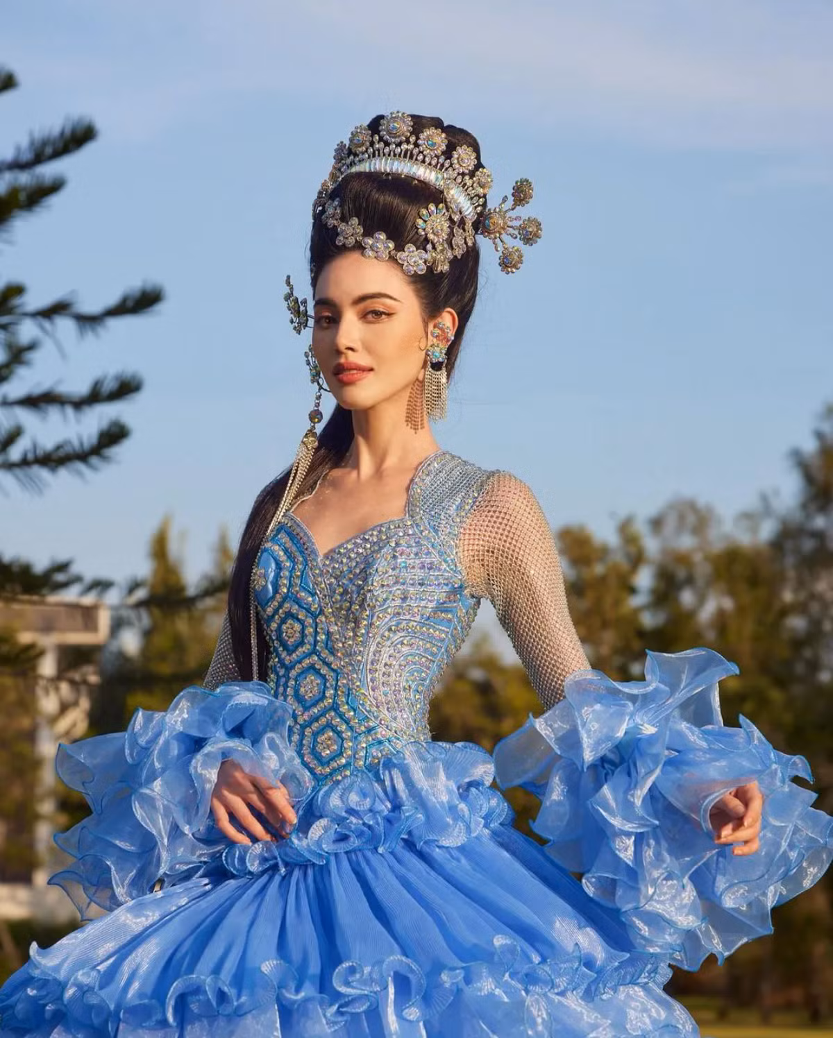 Người đẹp lai Bỉ này không chỉ sở hữu siêu xe, hàng hiệu mà còn sở hữu khối bất động sản trị giá hơn 100 tỷ đồng.