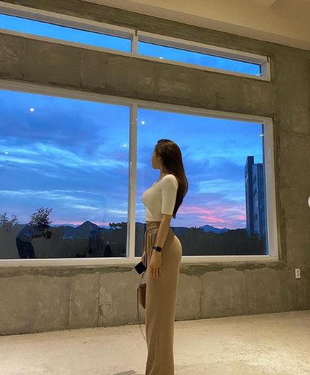 Thân hình khỏe mạnh, săn chắc, vòng nào ra vòng nấy của cô là kết quả của rất nhiều năm chăm chỉ tập luyện yoga và tuân thủ chế độ ăn nghiêm ngặt.