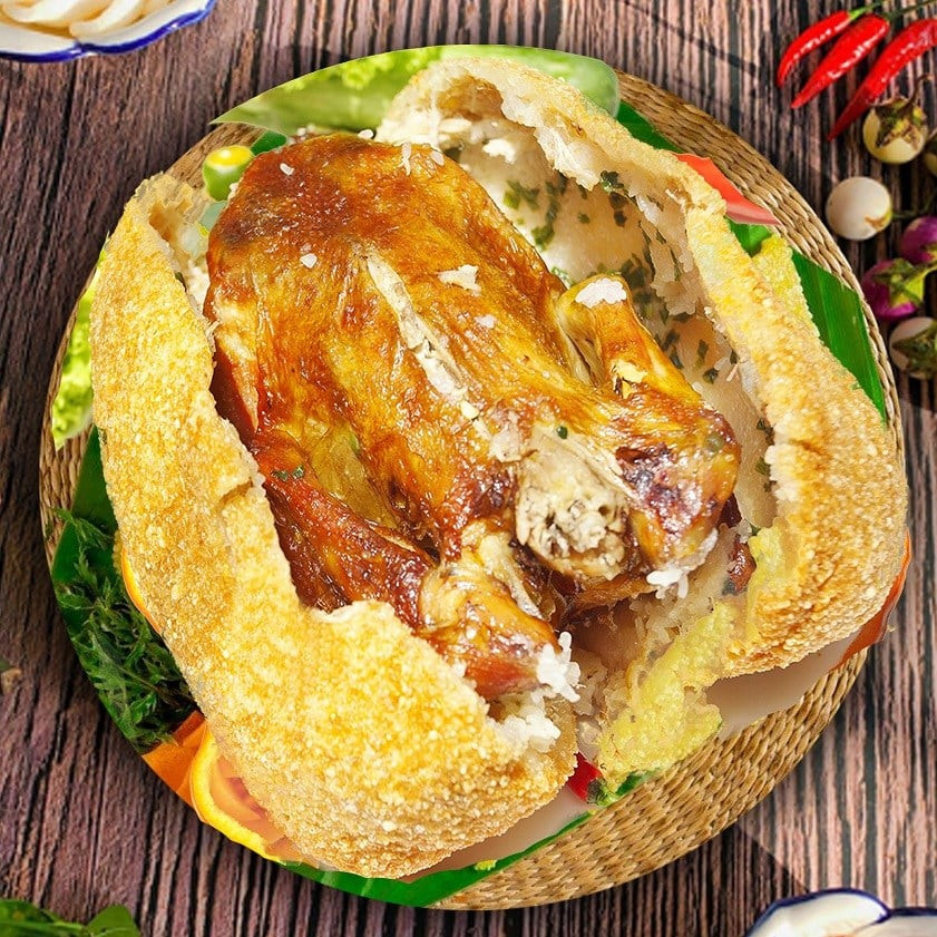 Chicken Box cũng là quán gà bó xôi ngon ở Hà Nội, phần thịt gà bó xôi tại đây thơm phức và không bị khô, lớp xôi nếp vàng óng, bên trong dẻo, bên ngoài được chiên vàng rụm. Địa chỉ: CS1: số 25, ngõ 59, Láng Hạ, quận Đống Đa'; CS2: số 33, Đông Các, quận Đống Đa; CS3: số 41, Lưu Quang Vũ, quận Cầu Giấy.