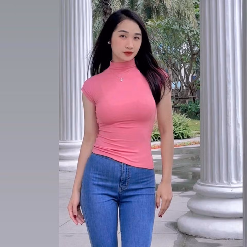 Bạn gái giáo viên của Danh Trung sở hữu nhan sắc ưa nhìn cùng 3 vòng đầy quyến rũ.