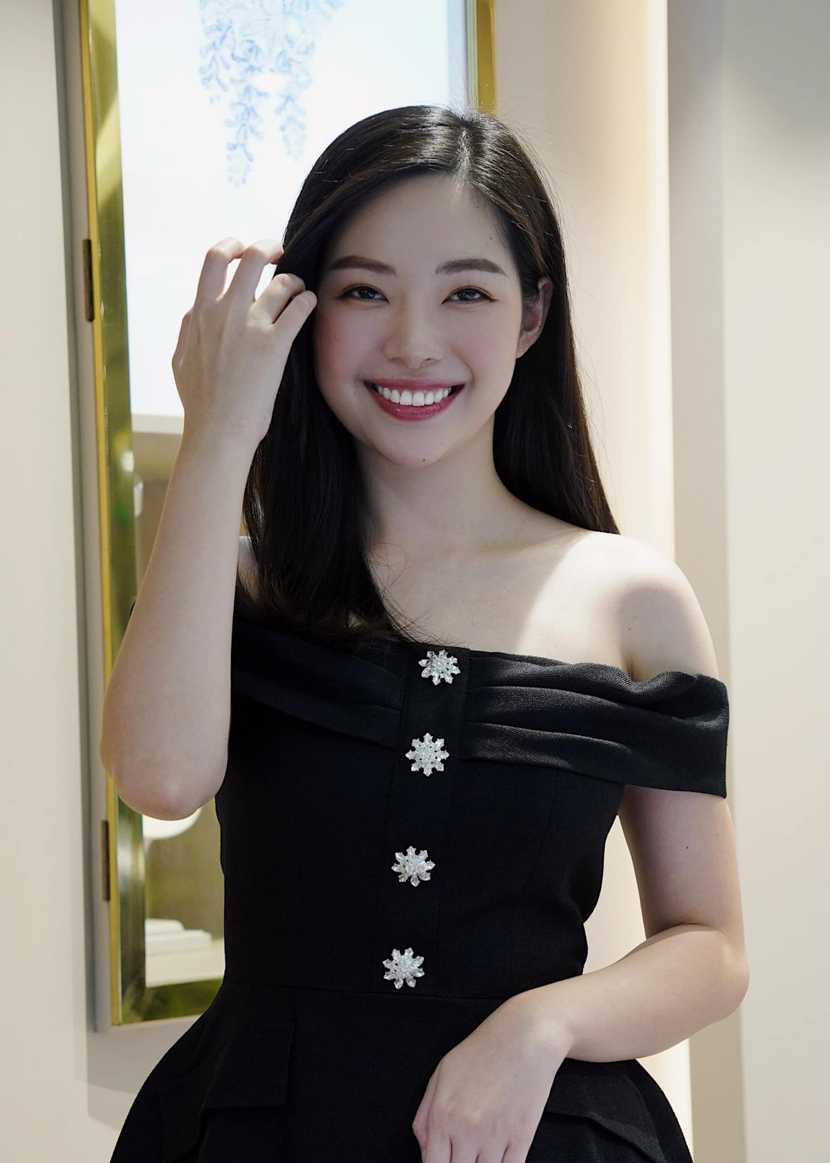 Hương Giang ngoài đời là một cô nàng yêu thích phong cách thời trang nữ tính, dịu dàng.