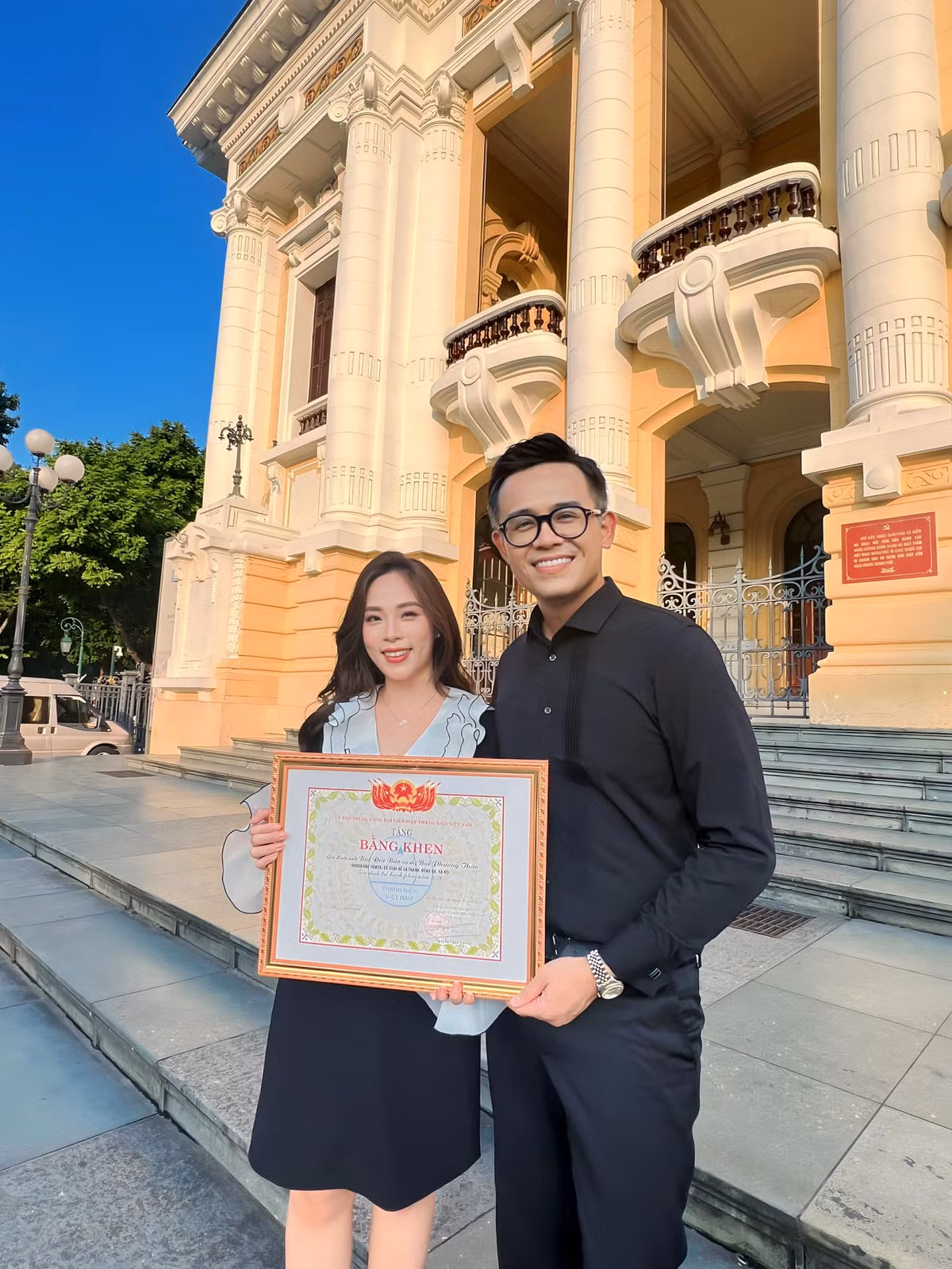 Bùi Phương Thảo (SN 1992) là người dẫn chương trình, biên tập viên mảng Thời sự Quốc tế của kênh Truyền hình Quốc hội. Cô còn được khán giả biết đến là vợ của MC song ngữ nổi tiếng Bùi Đức Bảo.