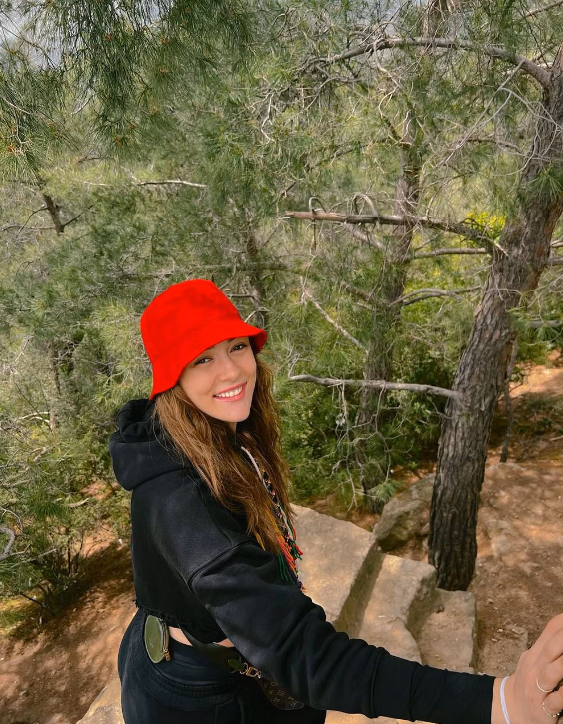 Vẻ ngoài khả ái giúp cô trở thành gương mặt ưa thích của các nhãn hàng.