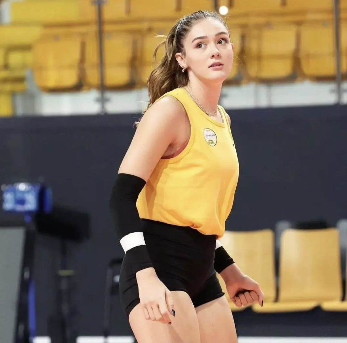 Thời điểm tham dự Thế vận hội Mùa hè 2020 ở Tokyo, Zehra Gunes bất ngờ gây chú ý nhờ sở hữu ngoại hình nổi bật.