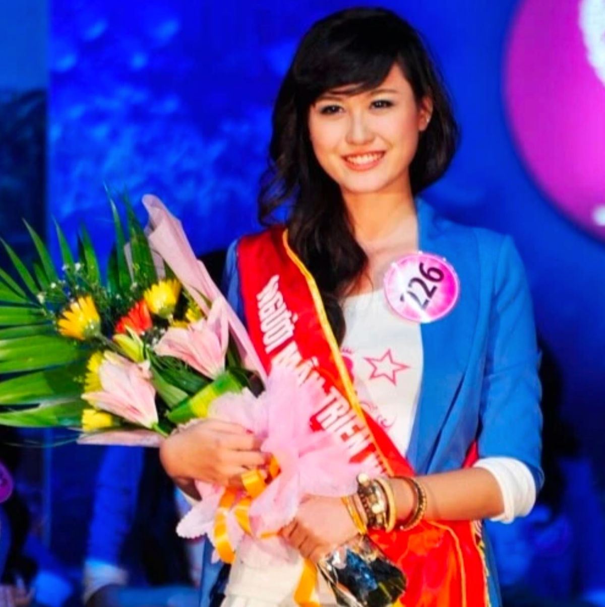 Sau khi bước ra từ cuộc thi "Miss Teen 2011", hot girl đời đầu này liên tục có cơ hội xuất hiện trên các tạp chí, trang tin của giới trẻ nhờ có gương mặt bầu bĩnh, dễ thương và vẻ ngoài xinh đẹp.