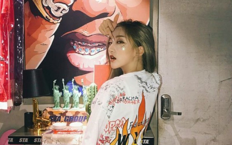 Nàng hot girl Trung Quốc sở hữu thân hình quyến rũ, gương mặt nhỏ nhắn cùng bờ môi đỏ mọng gợi cảm.