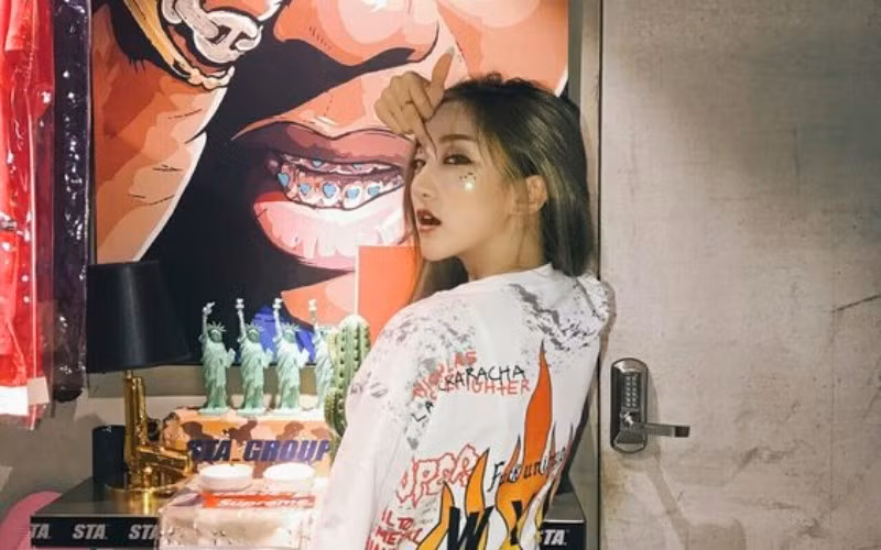 Nàng hot girl Trung Quốc sở hữu thân hình quyến rũ, gương mặt nhỏ nhắn cùng bờ môi đỏ mọng gợi cảm.