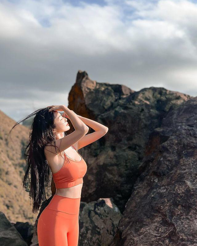 Đời thường, Huang Shangyan theo đuổi phong cách thanh lịch, gợi cảm trong chừng mực.