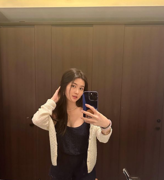 Dù sinh ra trong gia tộc giàu có nhưng Trinity được cha mẹ bảo vệ rất kỹ càng. Những hình ảnh và thông tin về cô luôn được giữ kín cho đến năm cô 20 tuổi.