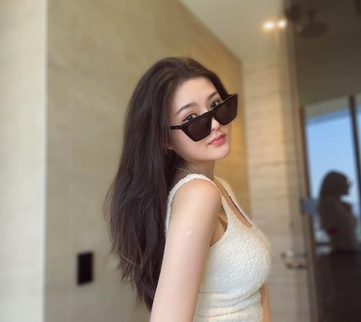 Trinity có ý thức giữ gìn vóc dáng ngay từ những năm học cấp 3. Trinity thích nhất là bộ môn cưỡi ngựa - thuộc top 3 bộ môn thể thao dành cho người giàu.