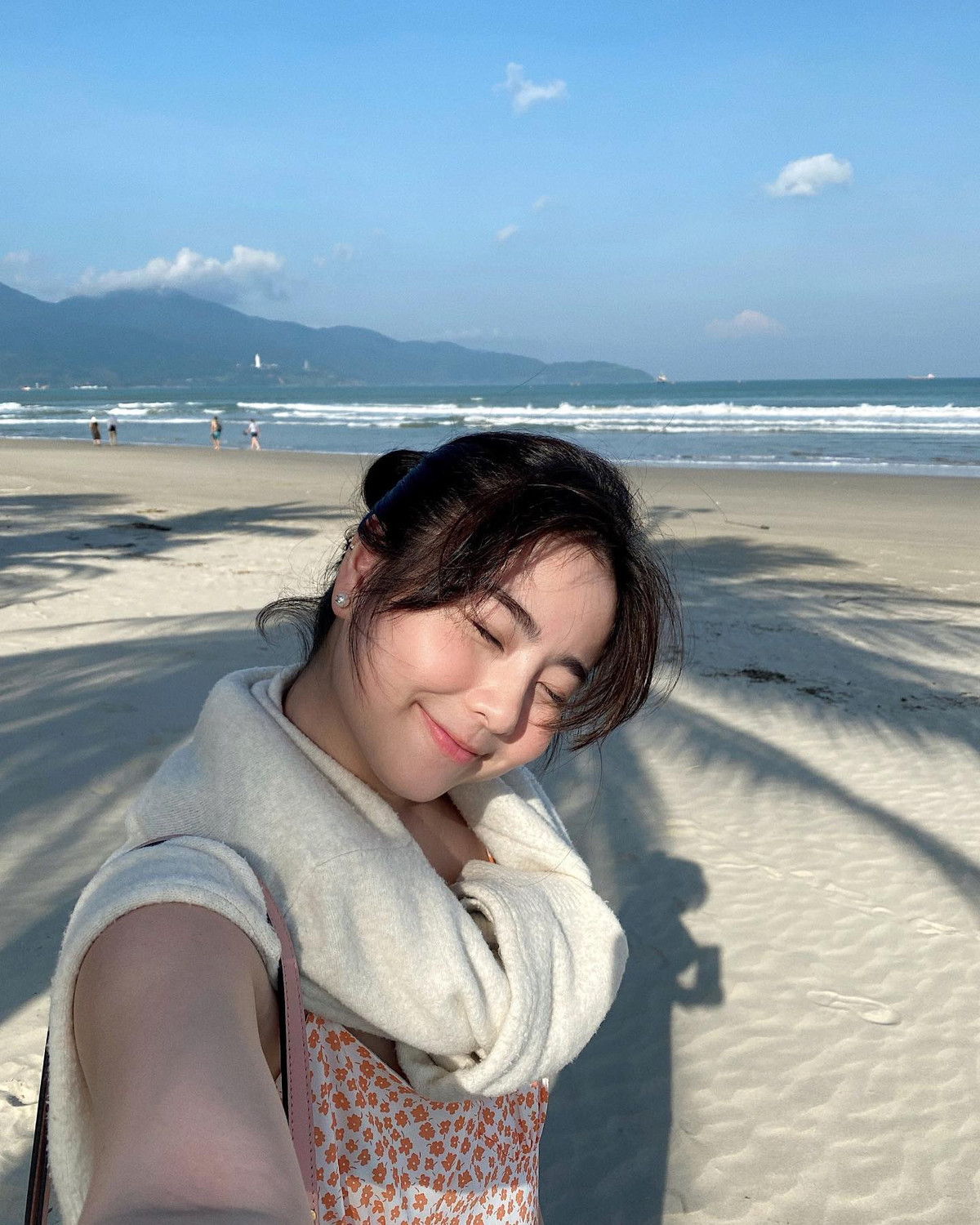 Nam Thương được biết đến nhiều hơn với vai trò mẫu ảnh, gương mặt đại diện cho nhãn hàng và chủ cửa hàng thời trang. Ảnh: FBNV