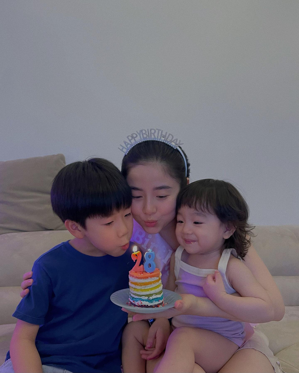 Nam Thương (tên đầy đủ Nguyễn Nam Thương) là vợ của hot boy một thời Ba Duy. Nam Thương - Ba Duy kết hôn vào năm 2015, lần lượt chào đón con trai Đậu (SN 2016) và con gái Bún (SN 2021).