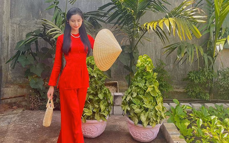 Những hình ảnh khi bỏ phố về quê của Tường Vi nhận được nhiều lời khen.