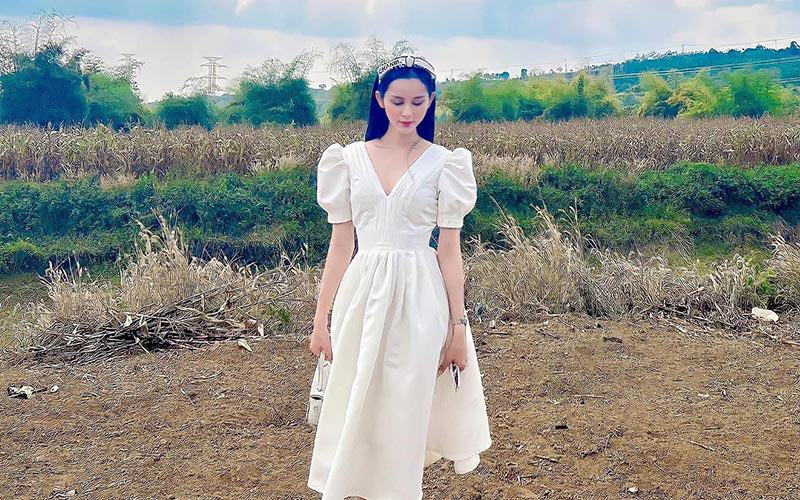 Tường Vi gây tiếc nuối khi không tham gia vào các hoạt động giải trí như trước, mà chọn cuộc sống yên bình bên gia đình ở quê.