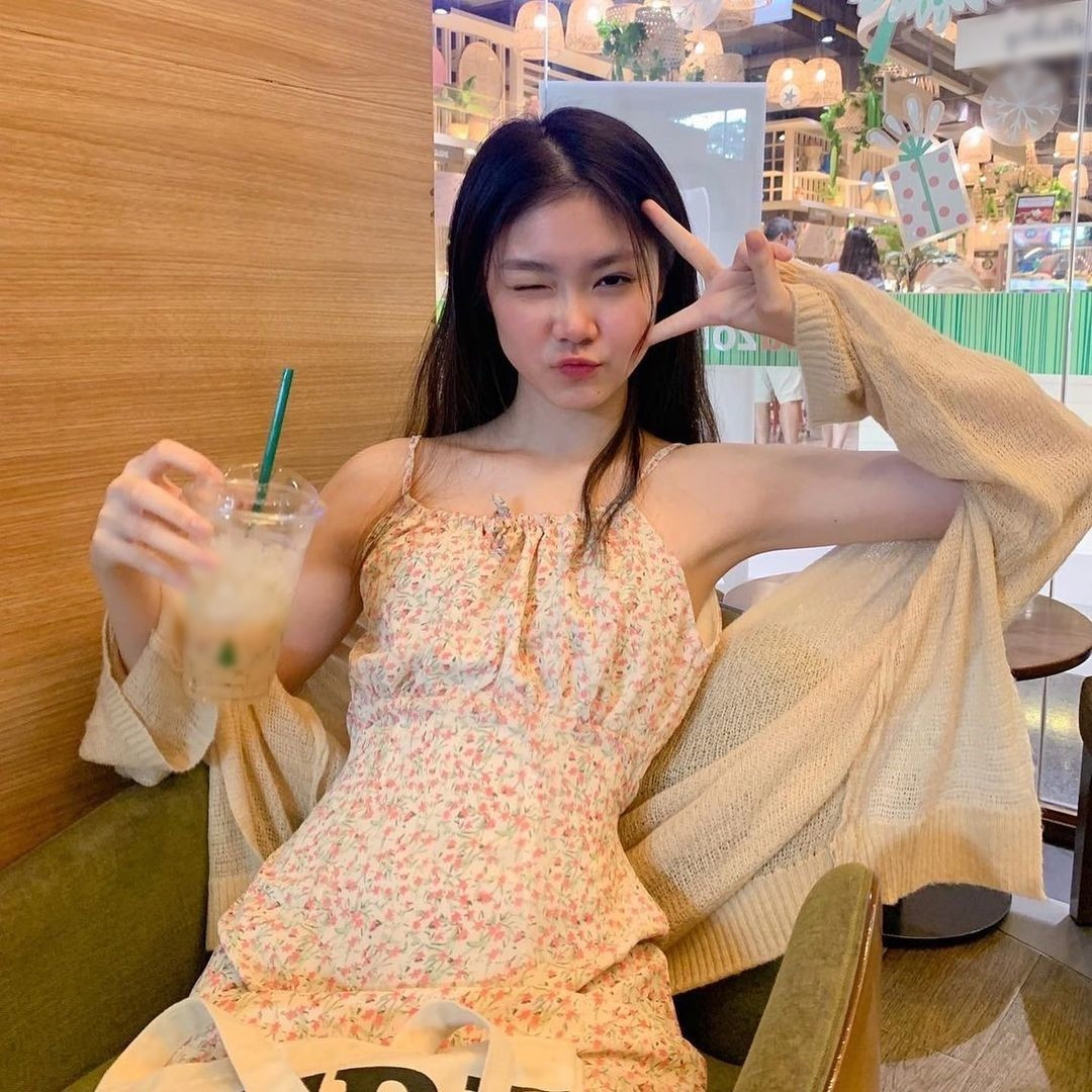 Với nhan sắc này, báo chí châu Á thường gọi cô với cái tên "Thiên thần cầu lông".