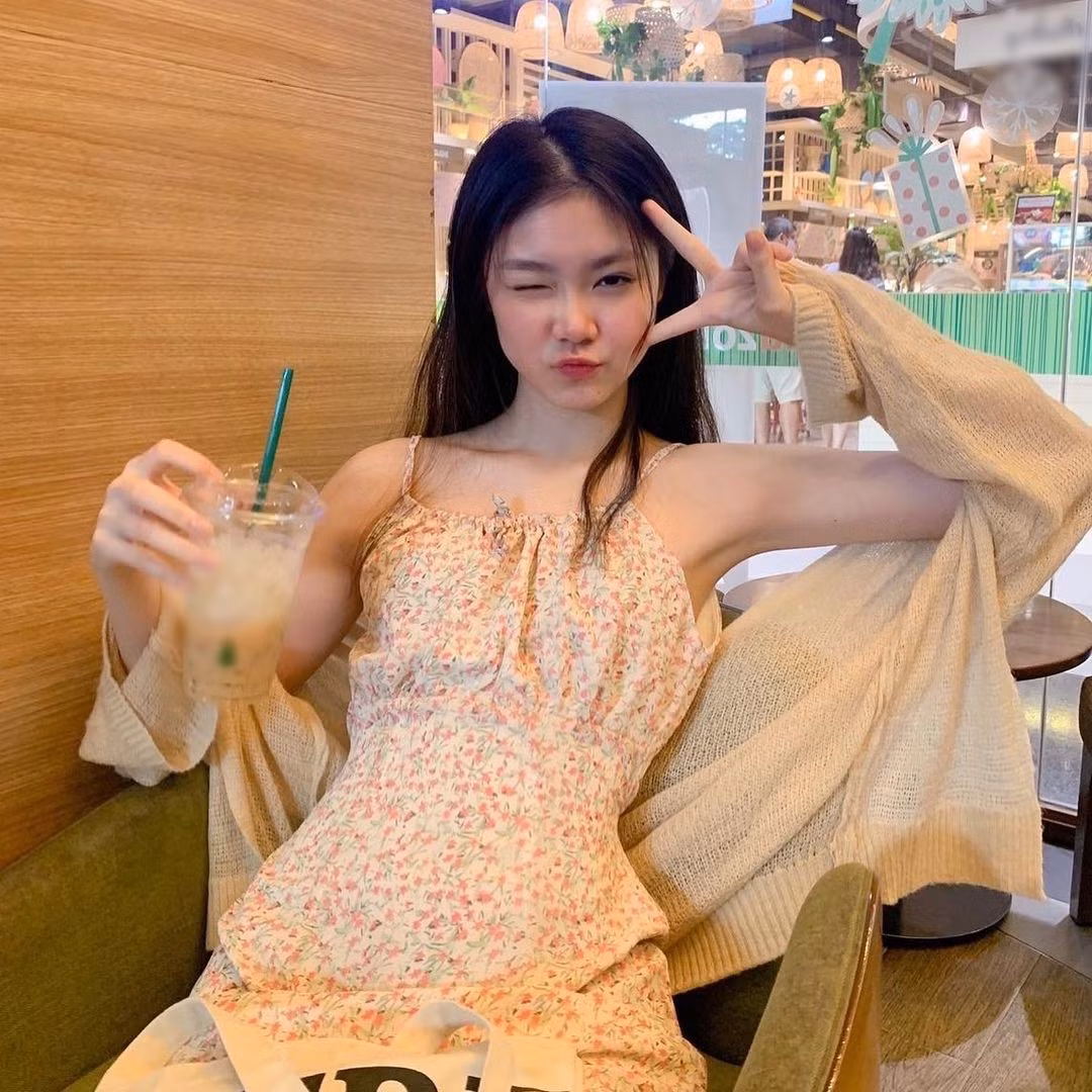 Với nhan sắc này, báo chí châu Á thường gọi cô với cái tên "Thiên thần cầu lông".