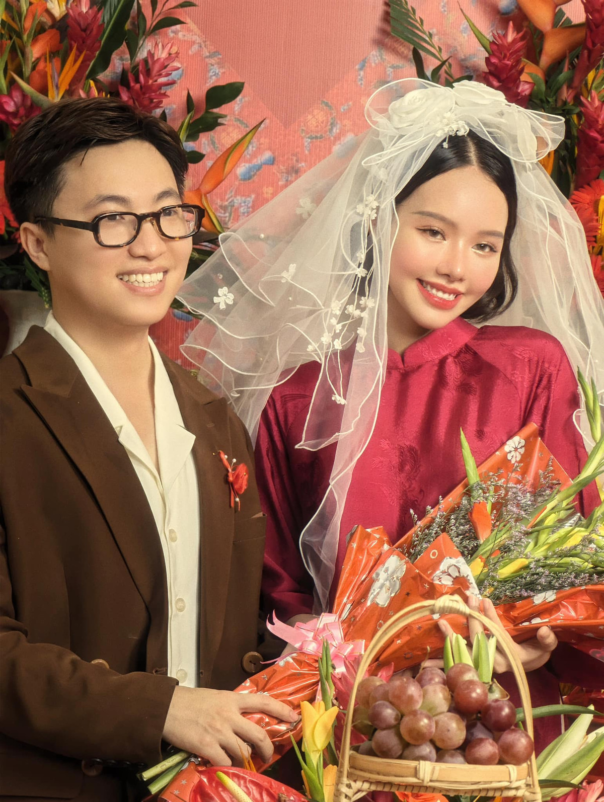 Huỳnh Hồng Ngọc và ông xã trước đó từng gây sốt với bộ hình chụp cưới đậm chất ông bà anh.