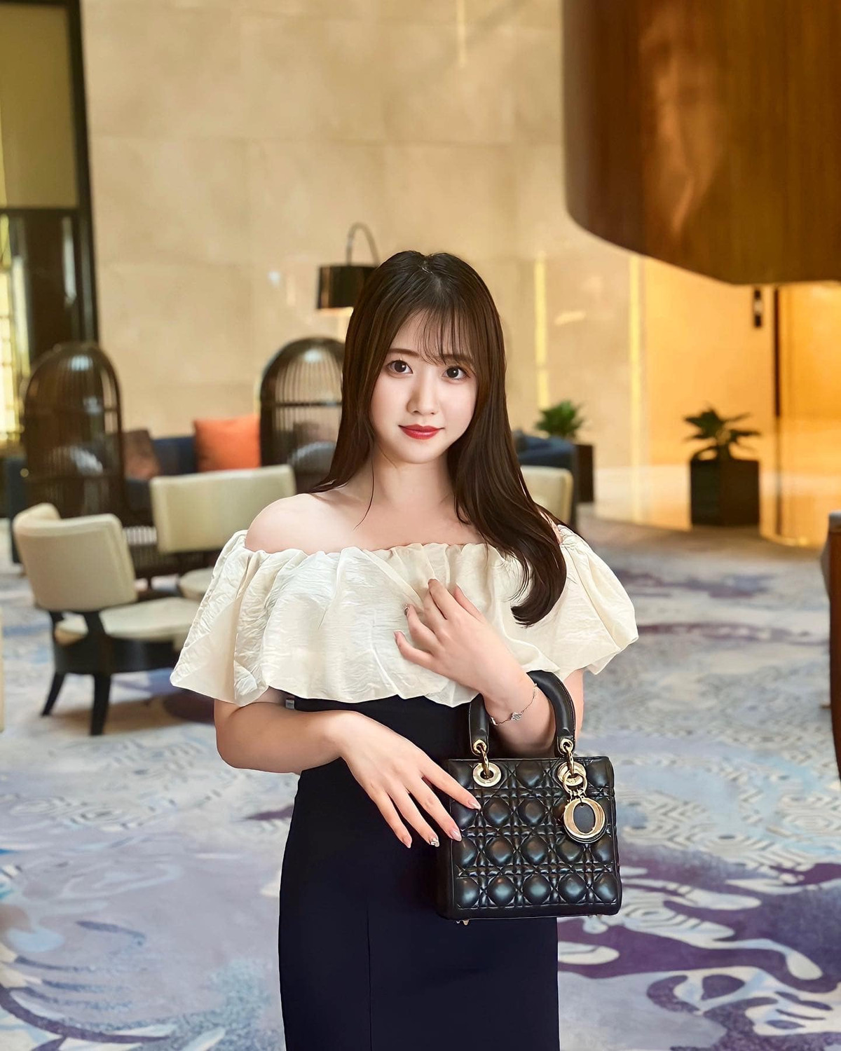 Tiết lộ về lý do theo ngành Sư phạm, Sao Mai cho biết nguyên nhân chính là bởi truyền thống của gia đình khi mẹ của cô hiện cũng là một giảng viên đại học.