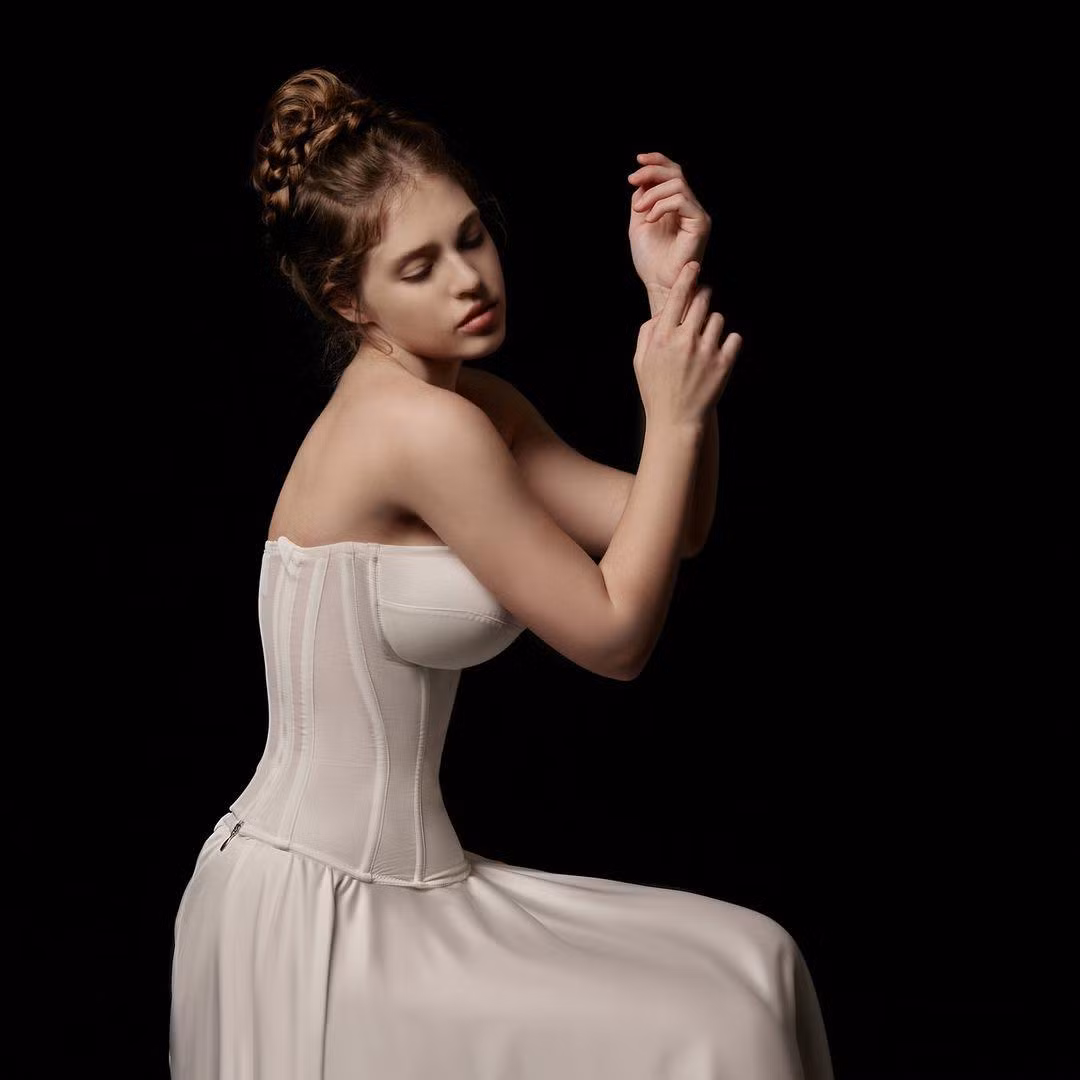 Mới đây người đẹp gây chú ý khi đăng tải bộ hình mới, khoe sắc vóc mẹ 1 con đẹp đầy đặn, quyến rũ.