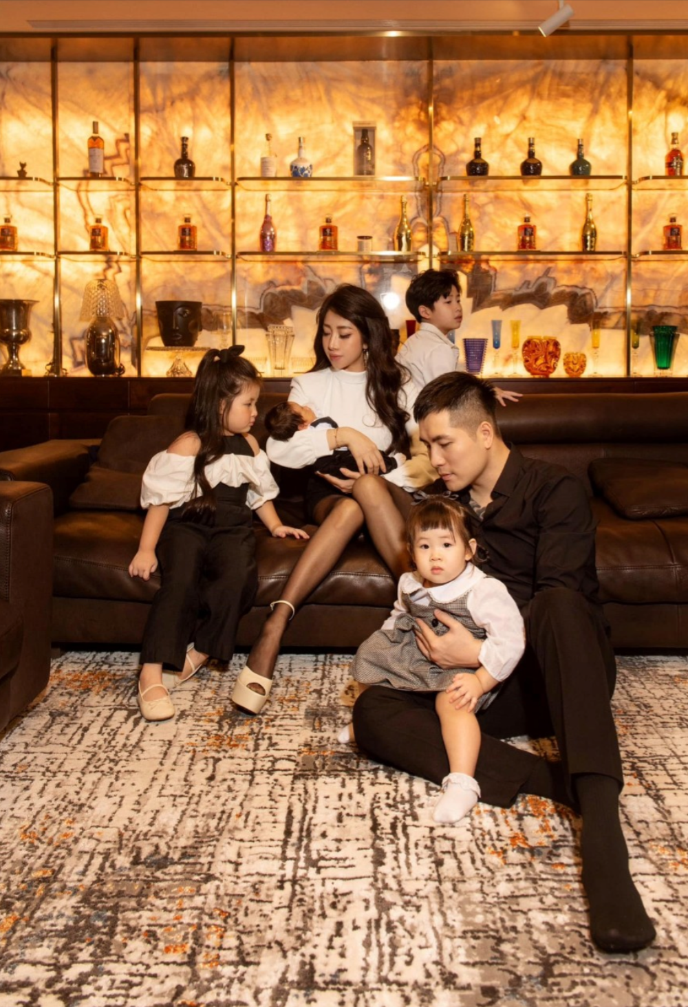 Cún Bông, tên thật là Vũ Hồng Phúc, hot mom sở hữu bộ sưu tập túi Hermes đáng gờm đã trở thành cái tên quen thuộc trong giới tín đồ hàng hiệu Việt.