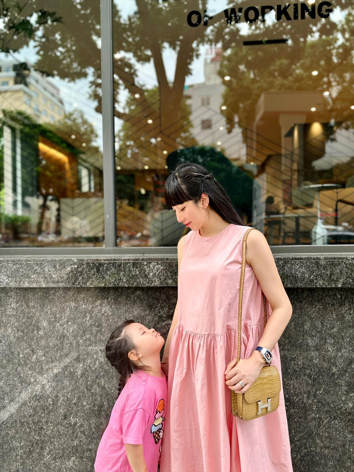 Dù làm mẹ 7 con nhưng hot mom Vũ Hồng Phúc vẫn khiến nhiều người xuýt xoa, trầm trồ bởi làn da và vóc dáng.