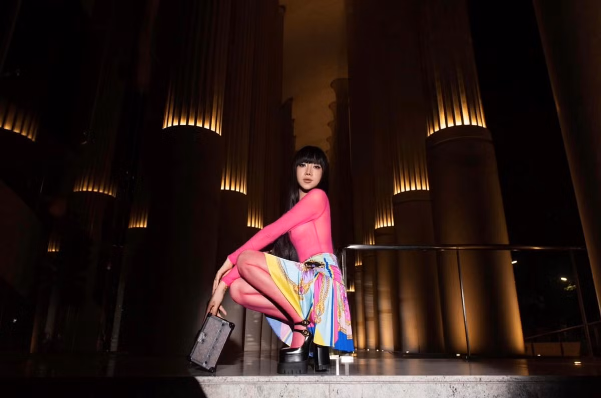 Sở hữu vẻ ngoài xinh đẹp, cuộc sống hạnh phúc bên người chồng hết mực yêu thương, hot mom Hà thành khiến ai cũng xuýt xoa ghen tỵ.