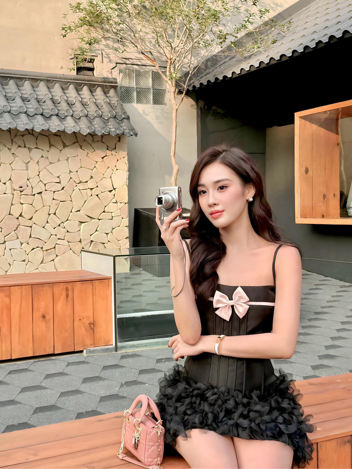 Những khoảnh khắc của người đẹp khi rời đồng phục bay luôn gây ấn tượng với cộng đồng mạng.