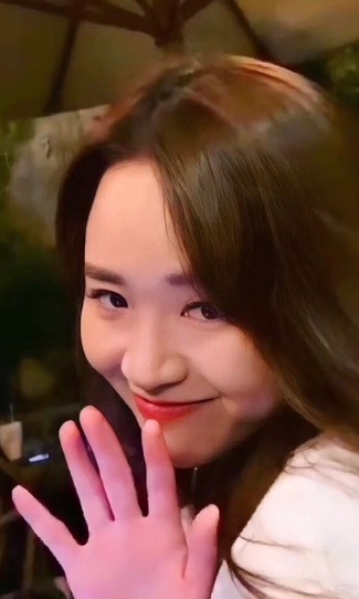 Chuyện tình cảm của Xuân Trường - Nhuệ Giang cũng kín đáo. Ngay cả đám hỏi hay việc sinh con, nam cầu thủ cũng giấu kín. Cả hai được nhận xét "xứng đôi vừa lứa". Ảnh: Tổng hợp