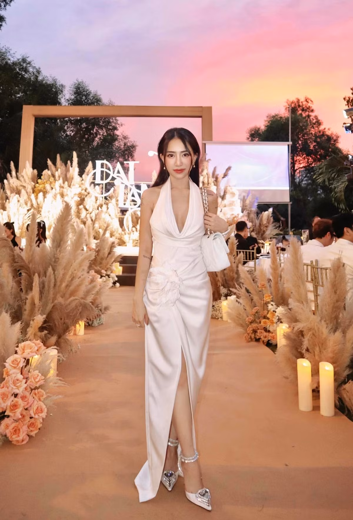 Rich kid sinh năm 1999 vì vậy cũng sở hữu gout thời trang sành điệu, trẻ trung và cực đắt đỏ.