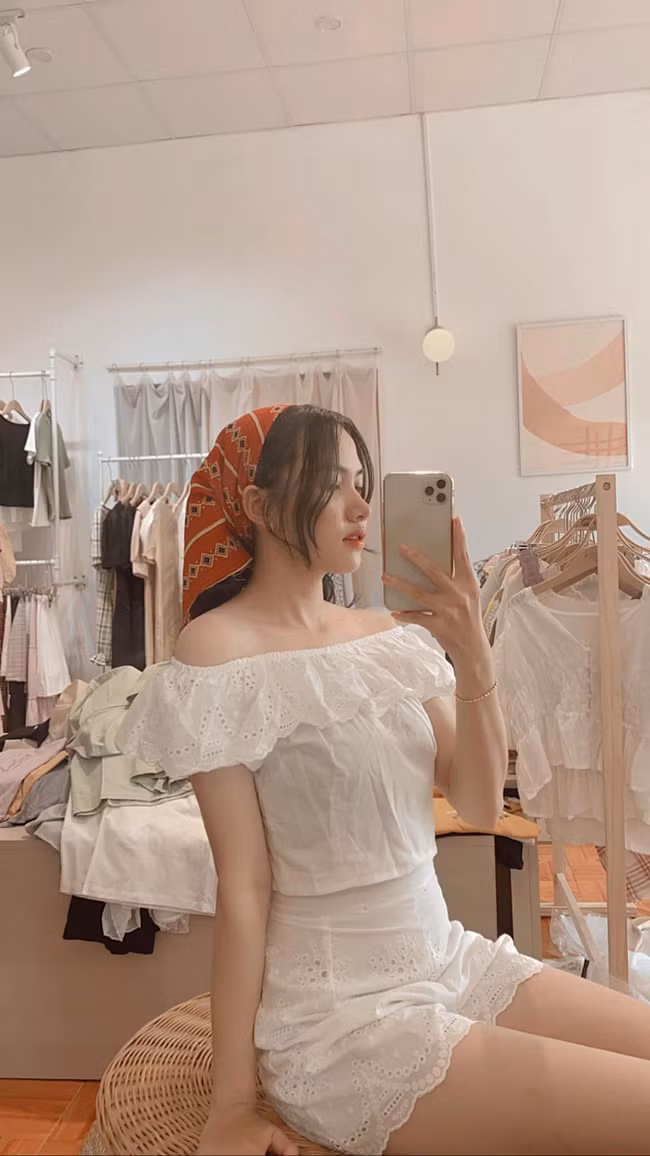Xuất hiện trong những clip với lượt xem "khủng", Vẹn Trần gây ấn tượng với gương mặt xinh xắn, gu thời trang thanh lịch.